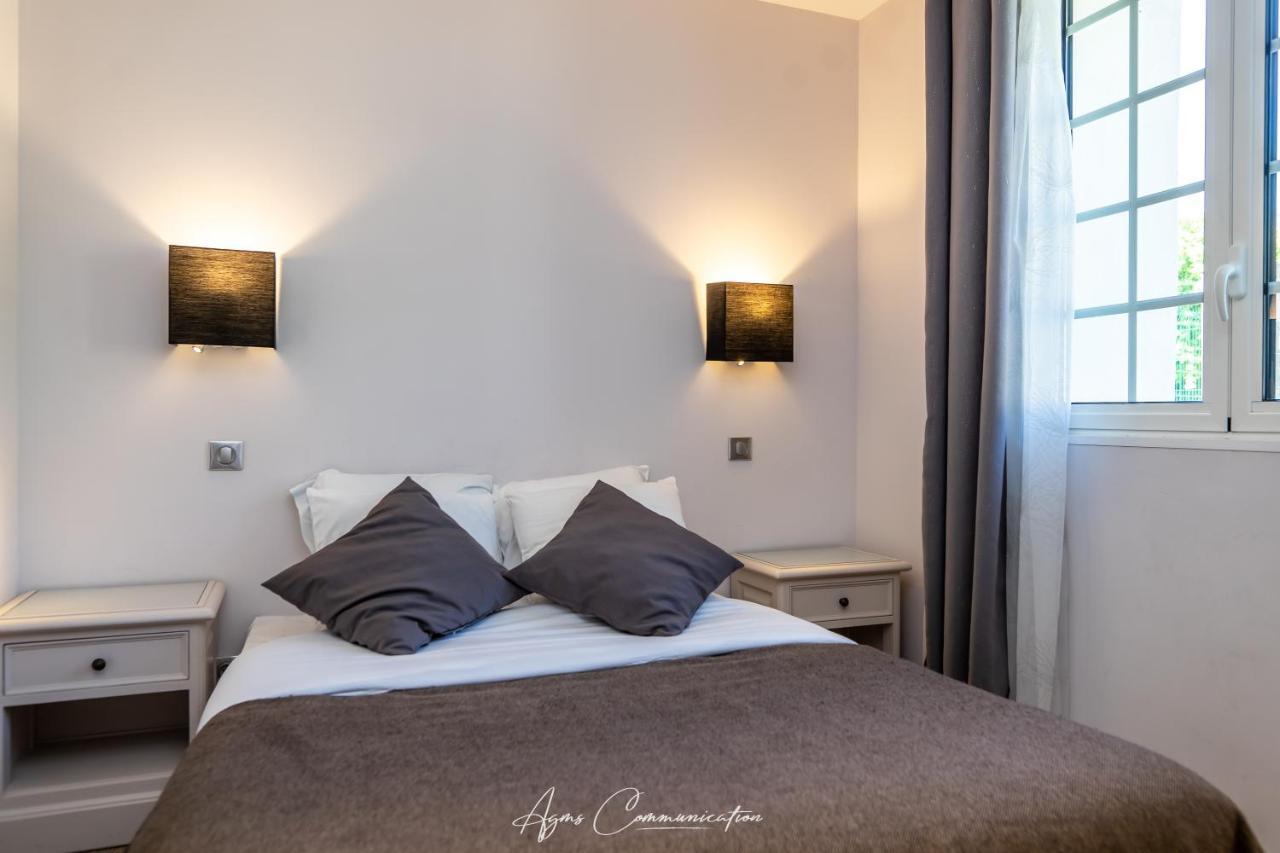 Logis Du Champ De Mars Hotel