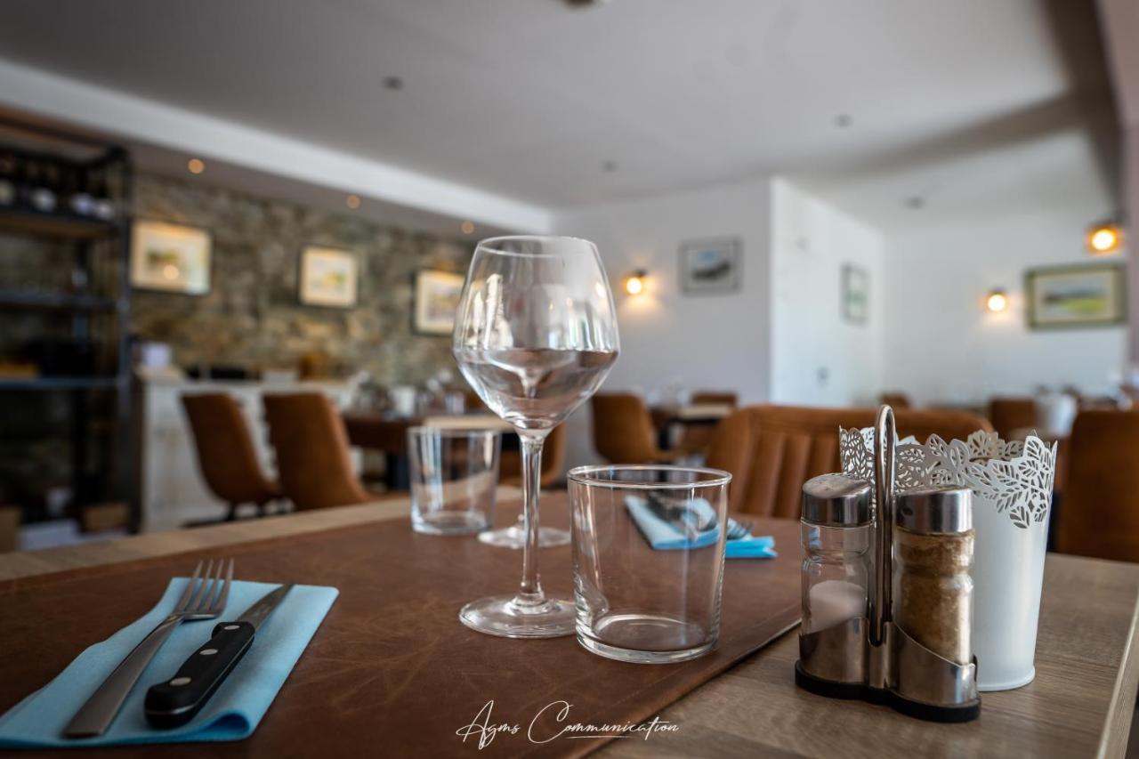 Logis Du Champ De Mars Hotel *