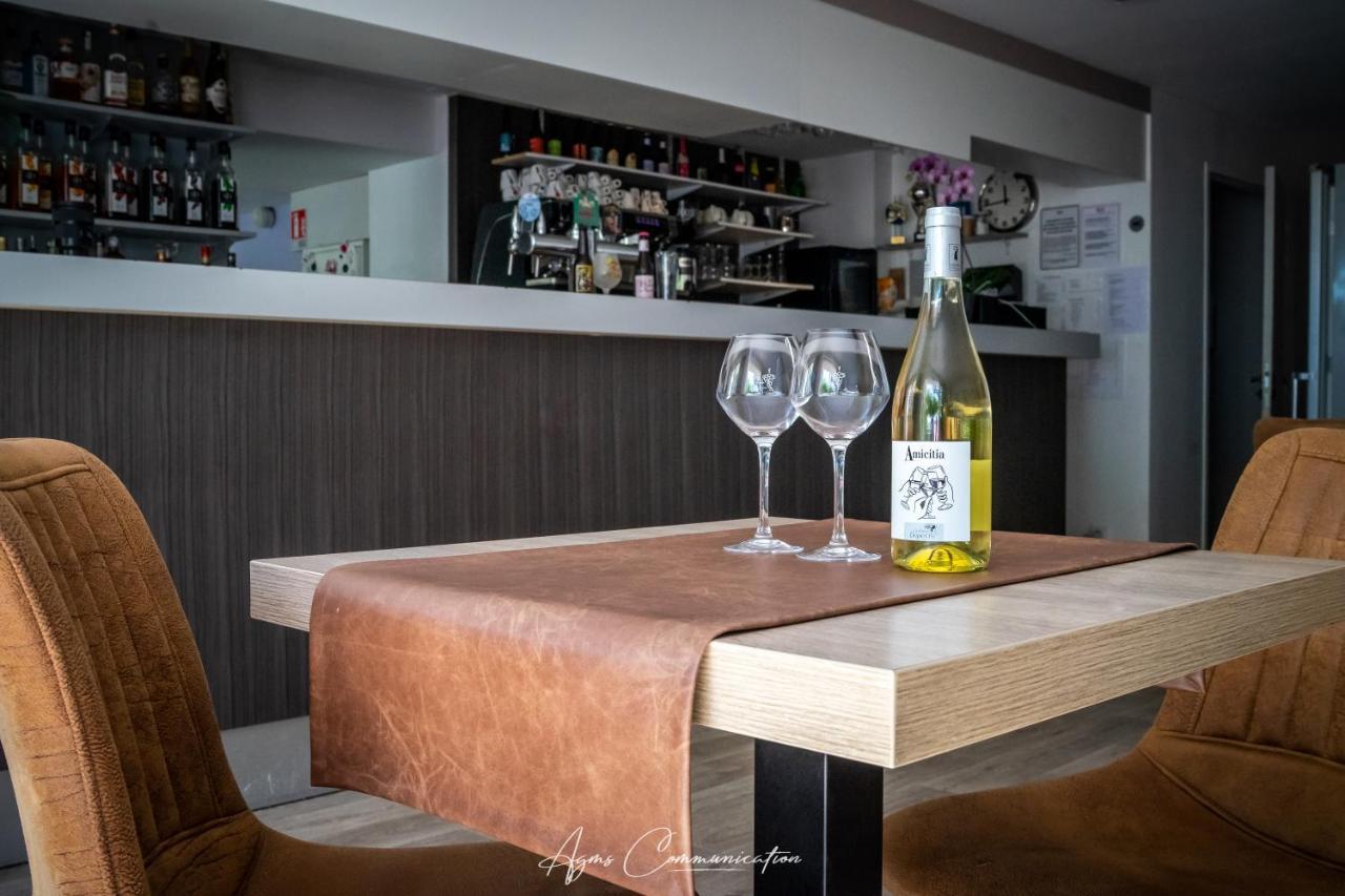 Hotel Logis Du Champ De Mars Puy-Saint-Martin