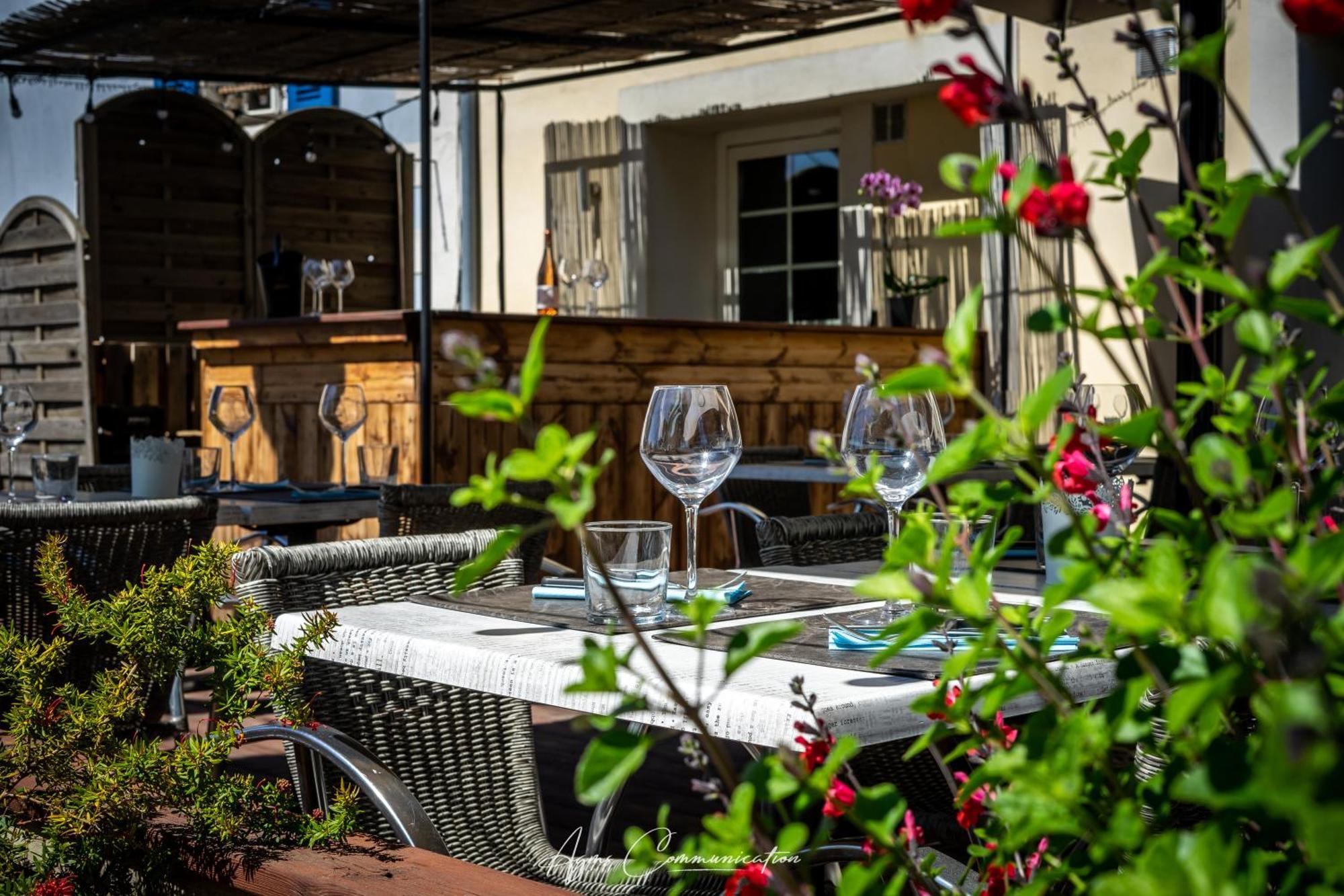 Hotel Logis Du Champ De Mars Puy-Saint-Martin